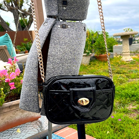 Ariana Grande Handbags - Ariana Grande Black classic quilted patent leather shoulder bag w/ gold chain